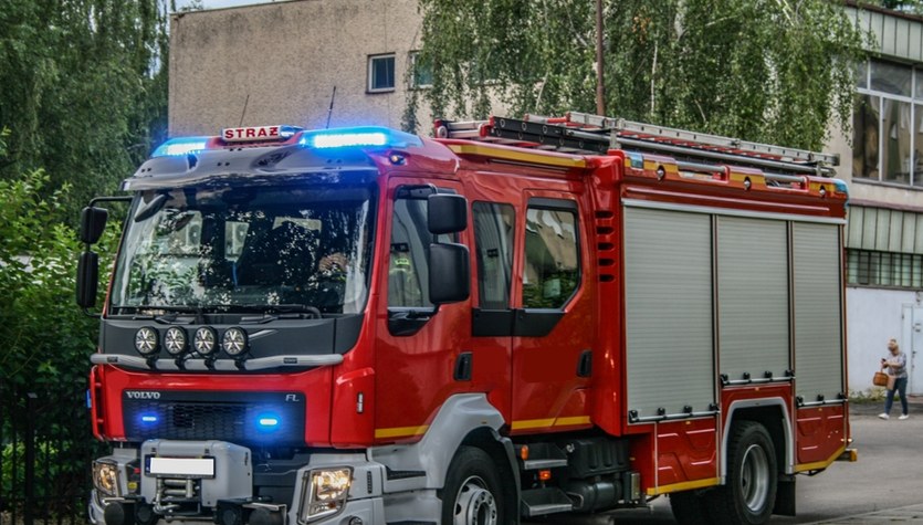 Poważny wypadek z udziałem wozu strażackiego koło Warszawy