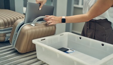 Powerbank w bagażu? Lepiej sprawdź, czy go nie zabiorą na lotnisku