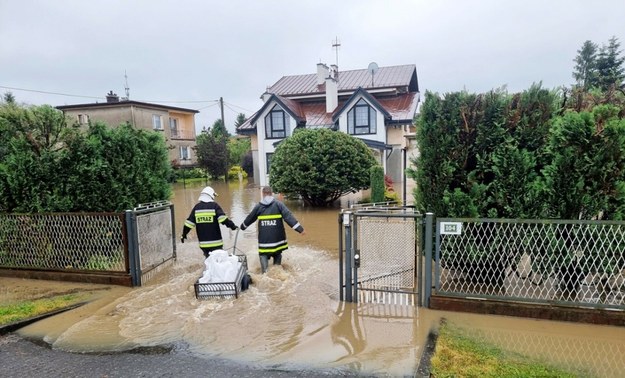 Powiat cieszyński, duże opady deszczu spowodowały lokalne podtopienia. /Fot. beskidzka24.pl/East News, /East News