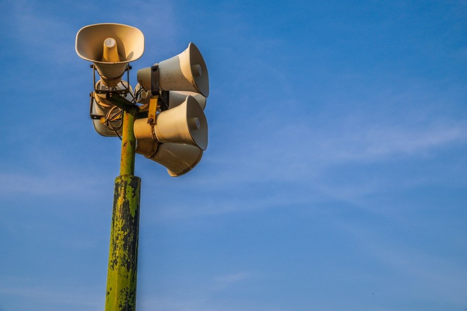Powiat piotrkowski. Na sobotni poranek zaplanowano test systemu alarmowania z użyciem syren /Shutterstock