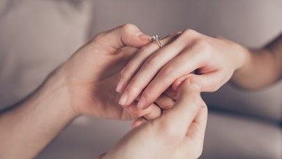 Powiedziała "tak" na środku drogi. Nietypowe oświadczyny podczas kontroli drogowej 