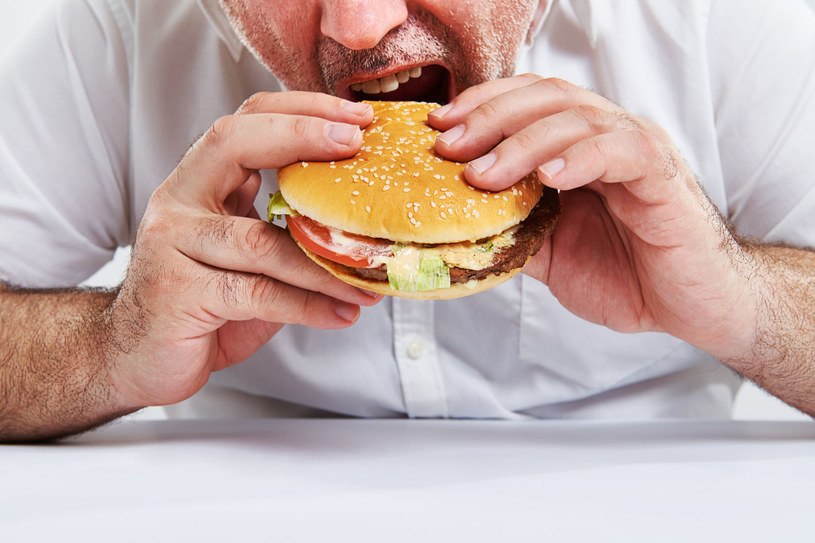 Powiedzmy to sobie szczerze: twój organizm cieszy się ze zjedzonego Big Maca tylko przez chwilę... /123RF/PICSEL