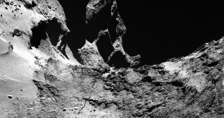 Powierzchnia komety 67P/Churiumov-Gerasimenko. /materiały prasowe