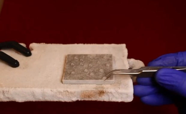 Powierzchnia, której lód się nie ima