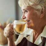 Powinien być w kuchni każdego seniora. Pomaga w trawieniu, łagodzi bóle stawów i chroni serce 