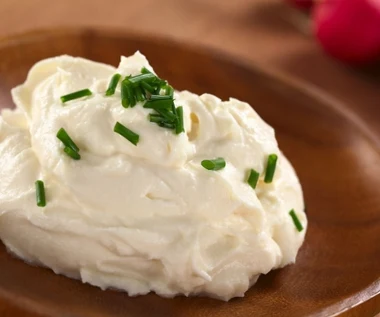 Powinien być w lodówce u każdego seniora. Regularne jedzenie poprawia gęstość kości, wzmacnia mięśnie