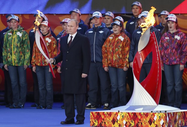 Powitanie olimpijskiego ognia na Placu Czerwonym /YURI KOCHETKOV /PAP/EPA