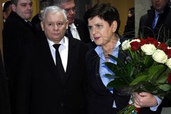 Powitanie premier Szydło na warszawskim lotnisku