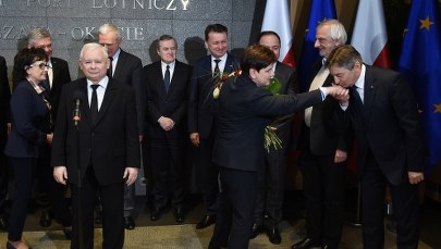 Powitanie premier Szydło na warszawskim lotnisku