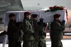 Powitanie trumien ze szczątkami ofiar katastrofy gibraltarskiej