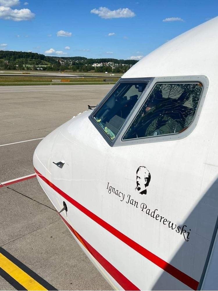 Powodem awaryjnego lądowania Boeinga 737 była pęknięta szyba w kokpicie pilotów /Gorąca Linia RMF FM