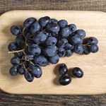 Powody, dla których warto jeść ciemne winogrona