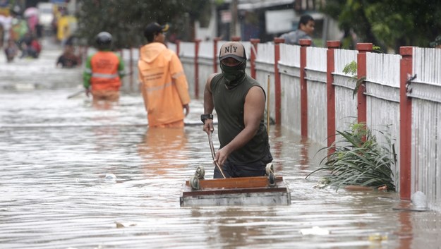 Powódź w Dżakarcie /ADI WEDA /PAP/EPA