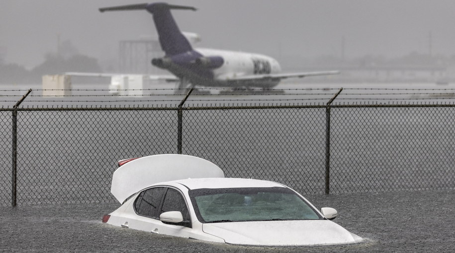 Powódź w Fort Lauderdale /CRISTOBAL HERRERA-ULASHKEVICH /PAP/EPA