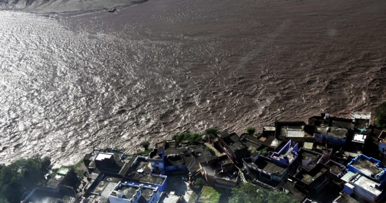 Powódź w indyjskim Kaszmirze. 2500 wiosek pod wodą