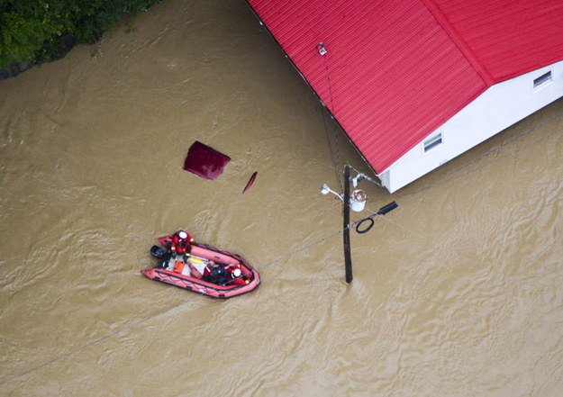 Powódź w Kentucky /SGT JESSICA ELBOUAB / KENTUCKY NATIONAL GUARD / HANDOUT /PAP/EPA