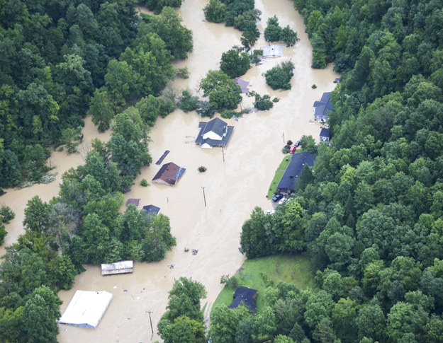 Powódź w Kentucky /SGT JESSICA ELBOUAB / KENTUCKY NATIONAL GUARD / HANDOUT /PAP/EPA
