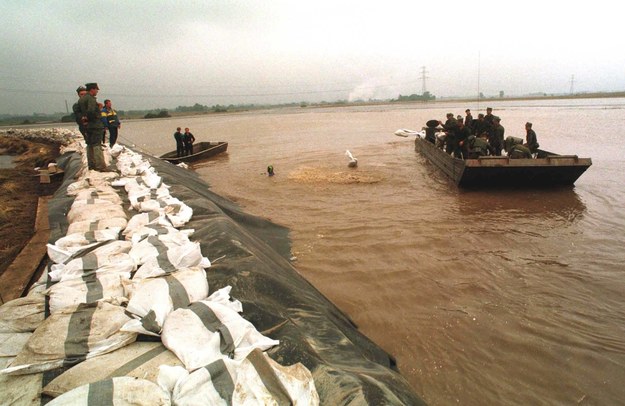 Powódź w Opolu w 1997 roku /Krzysztof Świderski /PAP