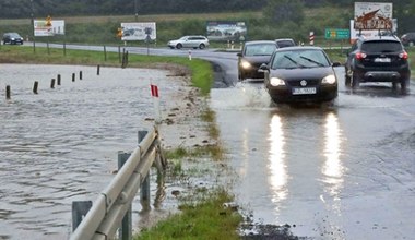 Powódź w Polsce. Zamknięte drogi, objazdy i utrudnienia