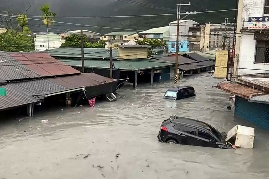 Powódź w powiecie Hualien spowodowana pękniętą zaporą /AFP /East News