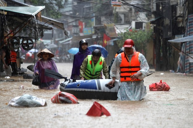 Powódź w stolicy Wietnamu, Hanoi /LUONG THAI LINH /PAP/EPA