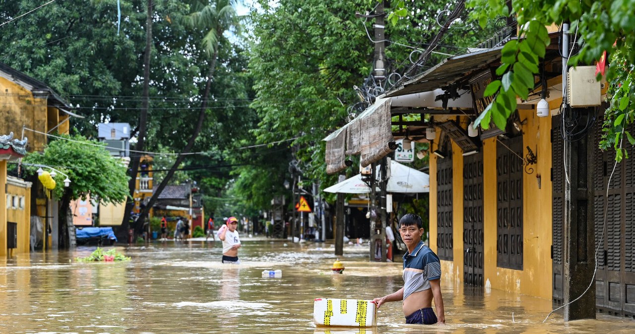 Powódź w Wietnamie. Turystyczne miasto Hoi An pod wodą