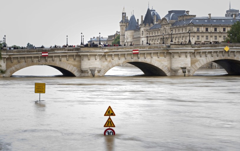 Powódź we Francji /IAN LANGSDON /PAP/EPA
