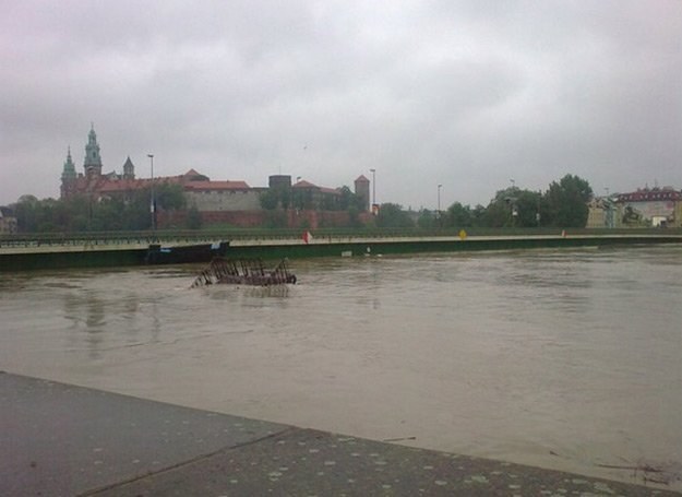 Powódź zalała m.in. bulwary wiślane w Krakowie - fot. Tomasz Miąsik /RMF