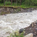 Powodzie błyskawiczne, gwałtowne wezbrania rzek. Alerty IMGW