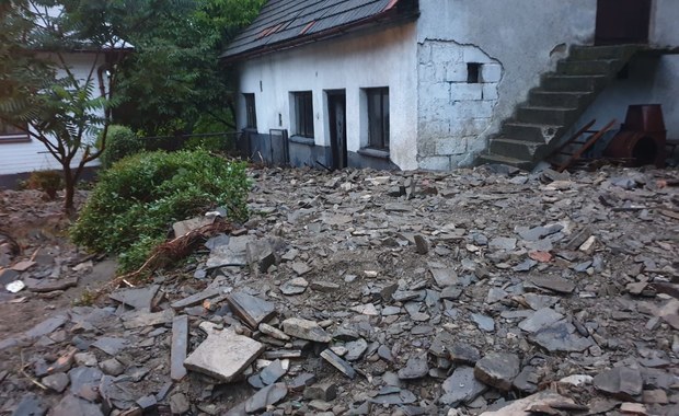 Powodzie błyskawiczne w Małopolsce. Podtopione domy, 3 tys. osób bez prądu 