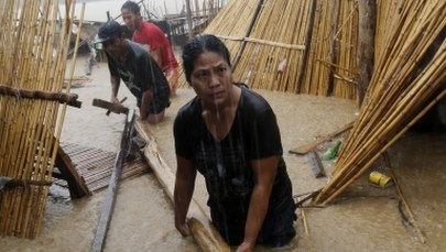 Powodzie i pozrywane linie energetyczne. Potężny tajfun przetoczył się przez Filipiny