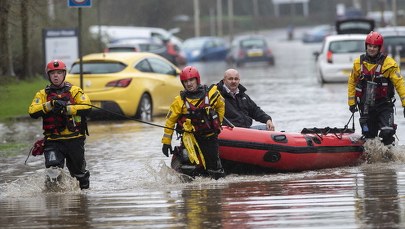 Powodzie w Anglii po przejściu sztormu Dennis