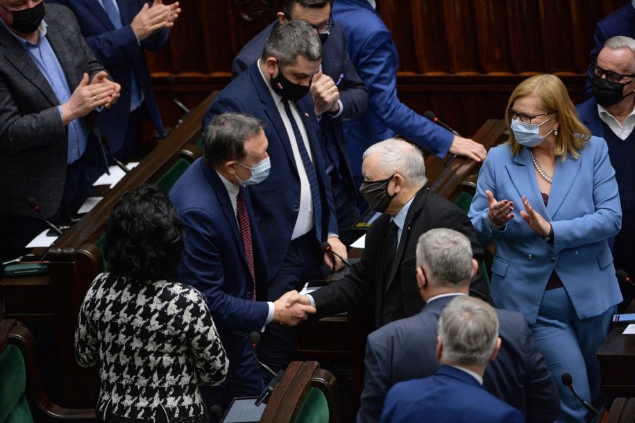 Powołany na członka Rady Polityki Pieniężnej Wiesław Janczyk przyjął gratulacje od prezesa PiS, wicepremiera Jarosława Kaczyńskiego. / 	Marcin Obara  /PAP