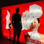 ​Powrót Arkadiusa w wielkim stylu. Stroje projektanta gwiazd w Centralnym Muzeum Włókiennictwa