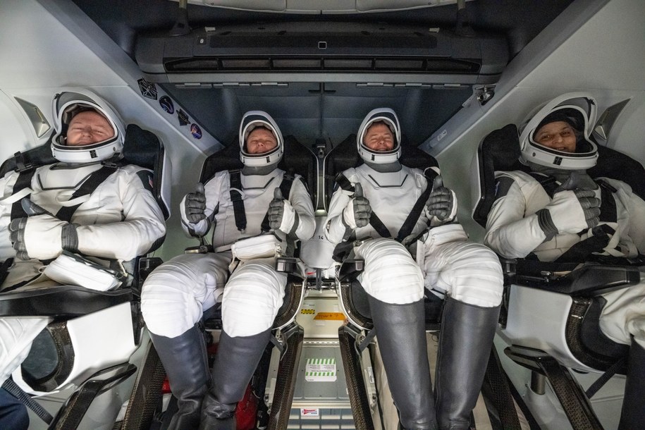 Powrót astronautów na Ziemię /NASA/Keegan Barber /PAP/EPA