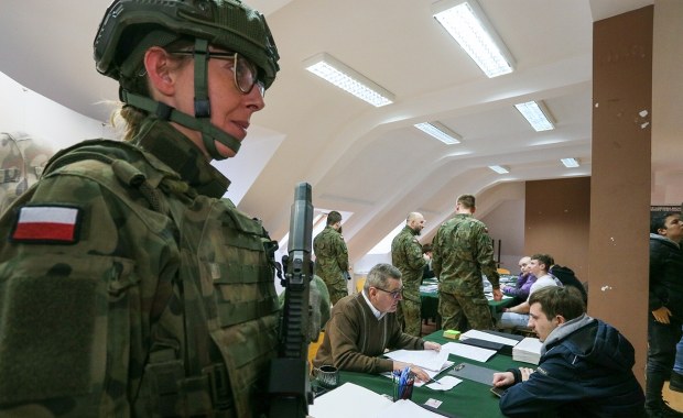 Powrót do obowiązkowej służby wojskowej? Oto co sądzą Polacy