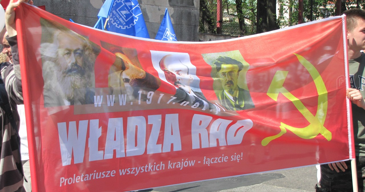 Powrót do przeszłości, czyli transparenty rodem z PRL-u 