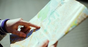 Powrót do przeszłości. Władze Petersburga rozdają papierowe mapy