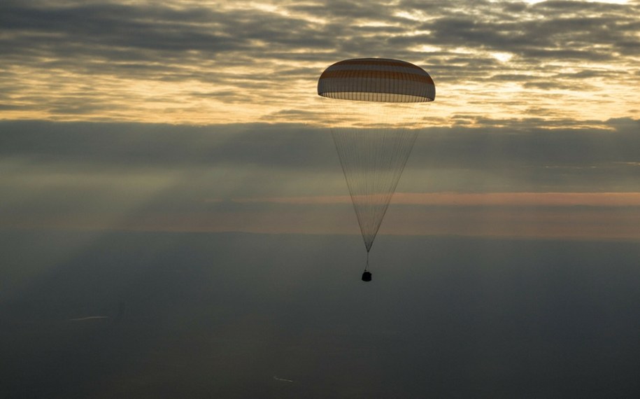 Powrót misji Soyuz MS-26 /BILL INGALLS/AFP/East News /East News
