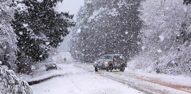 Powrót zimy zaskoczył drogowców /Kim Ludbrook  /PAP/EPA