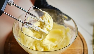 Powstał na dworze Ludwika XIII. Dzisiaj dodaje się go ciast na Trzech Króli