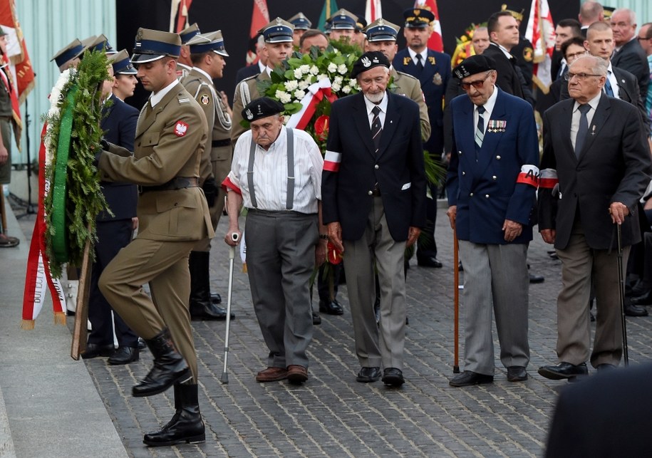 Powstańcy warszawscy, wśród nich prezes Zarządu Głównego Światowego Związku Żołnierzy Armii Krajowej Leszek Żukowski /Radek Pietruszka /PAP