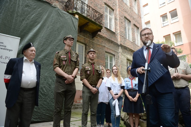 Powstaniec warszawski z batalionu "Sokół" Stefan Laube pseudonim "Adam" i dyrektor Muzeum Powstania Warszawskiego Jan Ołdakowski /Jacek Turczyk /PAP