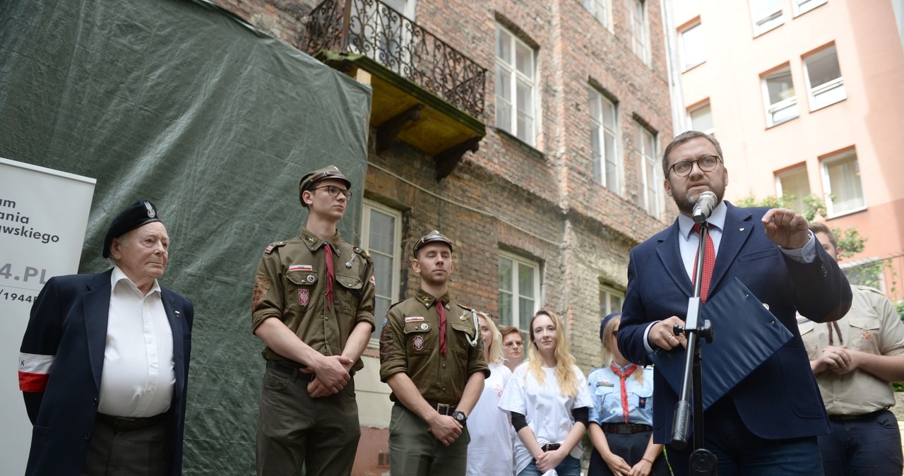 Powstaniec warszawski z batalionu "Sokół" Stefan Laube pseudonim "Adam" i dyrektor Muzeum Powstania Warszawskiego Jan Ołdakowski /Jacek Turczyk /PAP