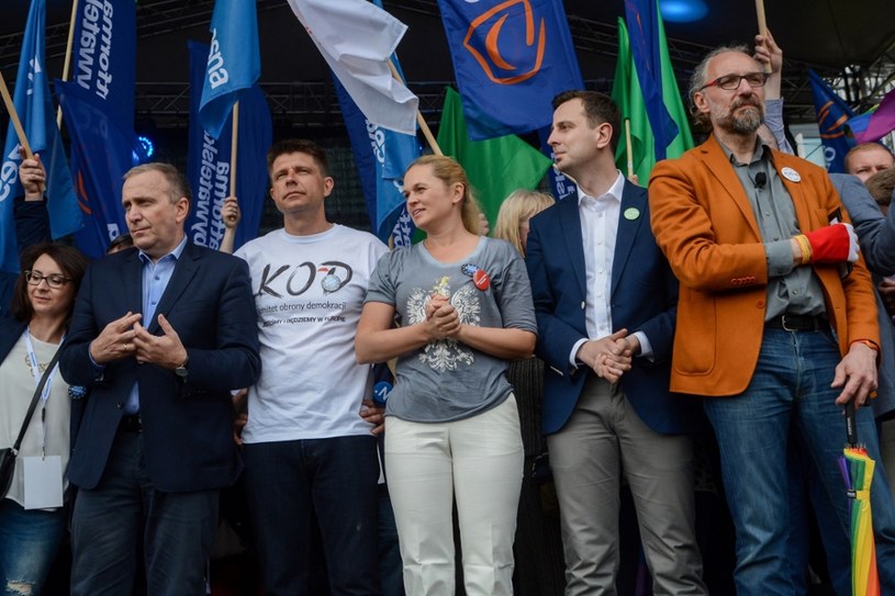 "Powstrzymać PiS przed przejęciem politycznej kontroli nad samorządami" /Mariusz Gaczyński /East News