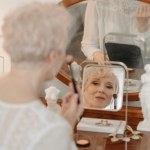 Powstrzymaj makijaż przed wchodzeniem w zmarszczki wokół ust trzema krokami