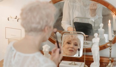 Powstrzymaj makijaż przed wchodzeniem w zmarszczki wokół ust trzema krokami