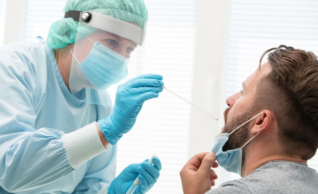 Powszechne testy na Covid-19 w aptekach. "Wsparcie farmaceutów jest potrzebne"