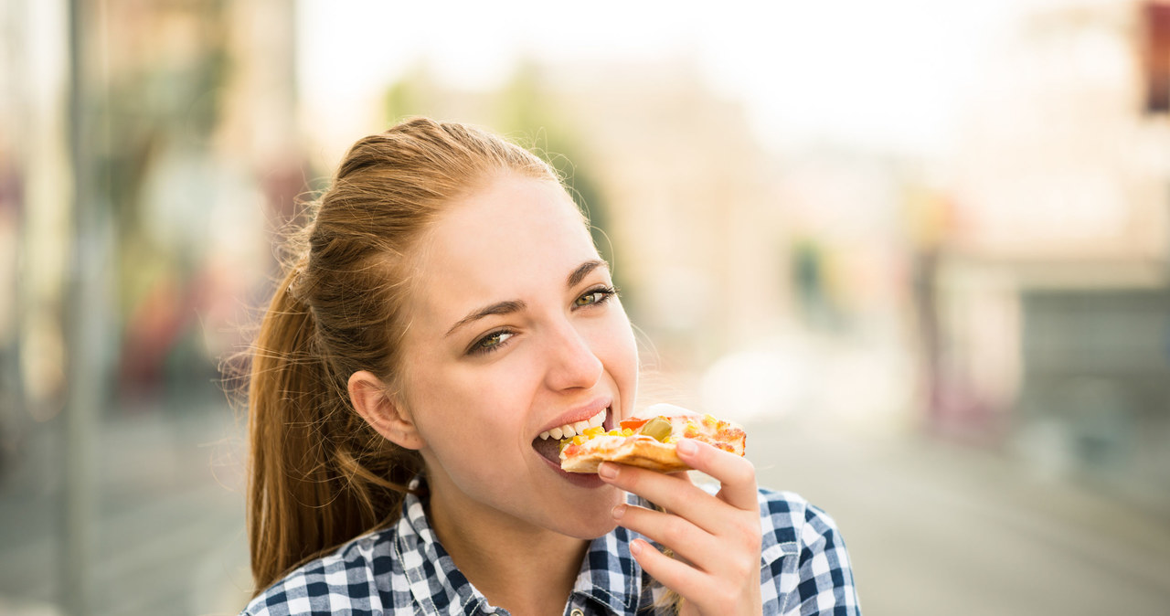 Powtarzanie diet silnie ograniczających kalorie kończy się efektem jo-jo /123RF/PICSEL