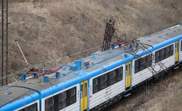Powypadkowe kolejowe utrudnienia w Śląskiem potrwają do soboty
